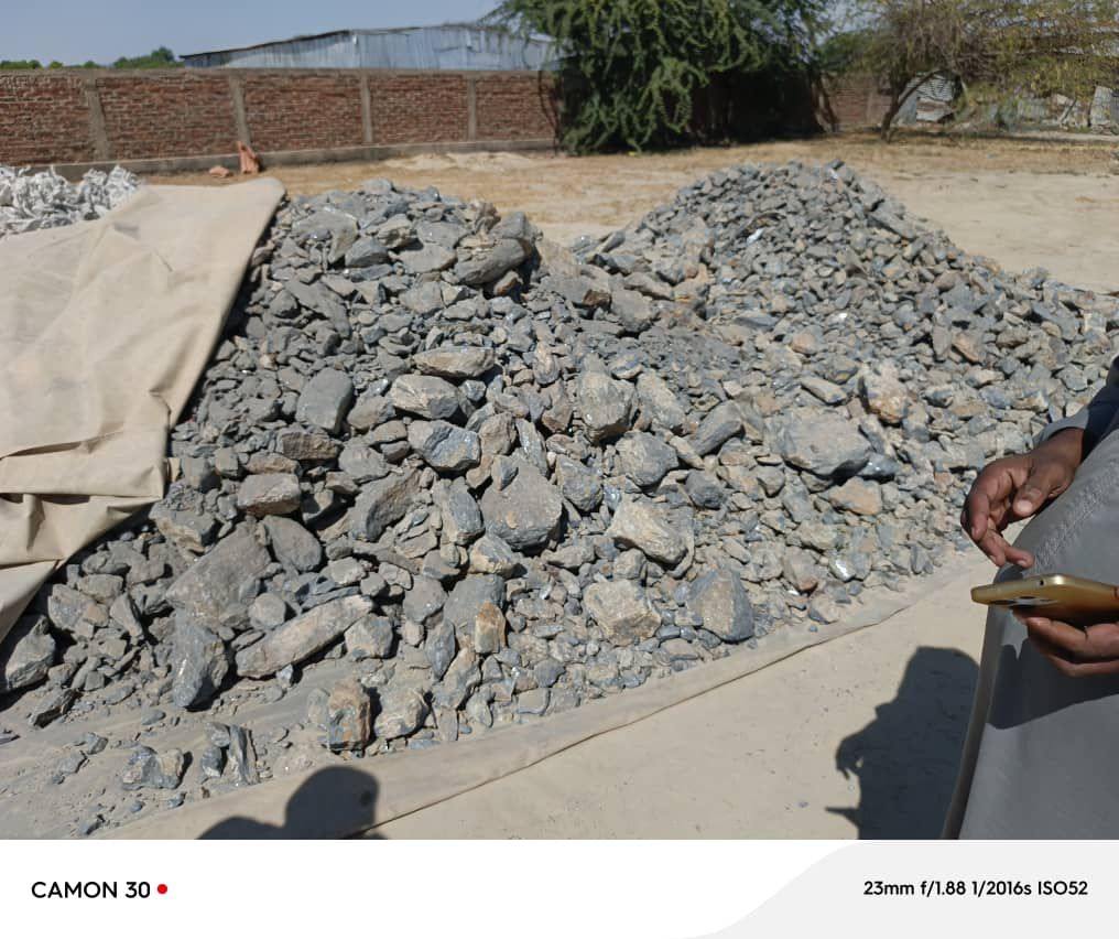 Minerai d’antimoine brut (stibnite) du Tchad